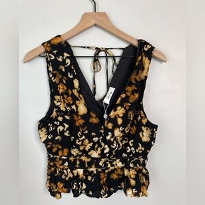 NWT Sadie & Sage Floral Sleeveless Top - Black and Gold